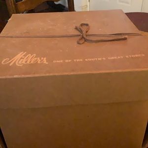 Ladies vintage hat, with original Miller’s Box